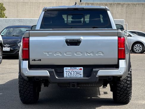 Used 2025 Toyota Tacoma TRD Off-Road w/ TRD Off Road Upgrade Package AWD/4WD image 8