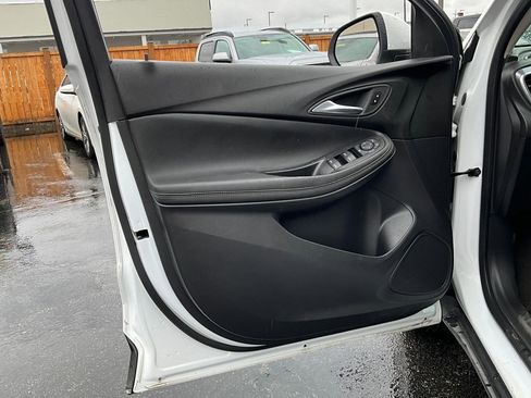 Used 2024 Buick Encore GX Preferred FWD image 18