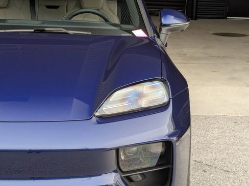 New 2026 Porsche Macan 4 Electric image 12