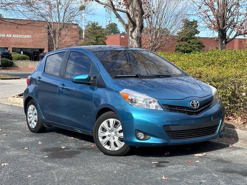 Used 2014 Toyota Yaris L FWD image 2