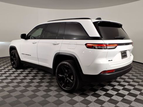 Used 2024 Jeep Grand Cherokee Limited w/ Black Appearance Package AWD/4WD image 3