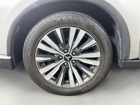 Used 2020 Mitsubishi Outlander LE FWD image 38