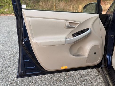Used 2013 Toyota Prius Four image 10