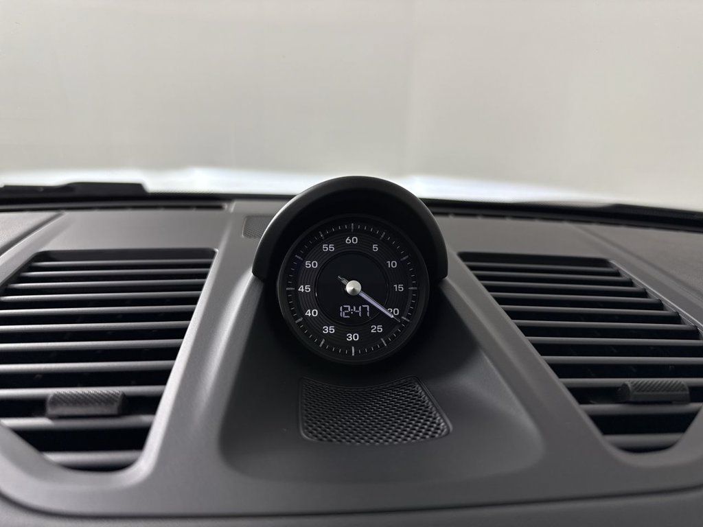 Certified 2024 Porsche 911 Carrera 4 AWD/4WD image 28