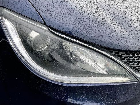 Used 2018 Chrysler Pacifica Limited w/ Tire & Wheel Group FWD image 30