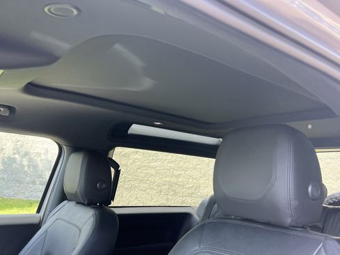 Certified 2023 Land Rover Defender 90 SE image 21