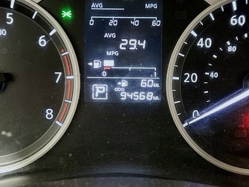 Used 2020 Nissan Versa S FWD image 8