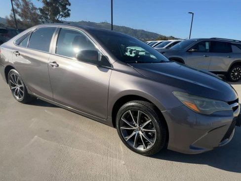 Used 2017 Toyota Camry XSE image 2