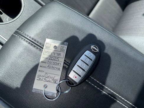 Used 2025 Nissan Altima 2.5 SV FWD image 15