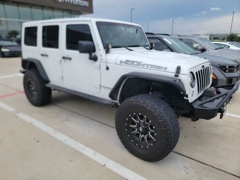Used 2017 Jeep Wrangler Unlimited Sahara image 3