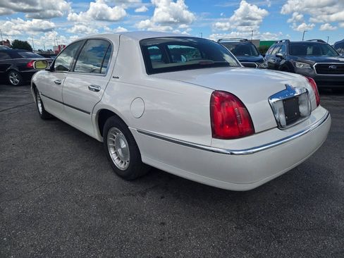 Used 1998 Lincoln Town Car Executive RWD image 5