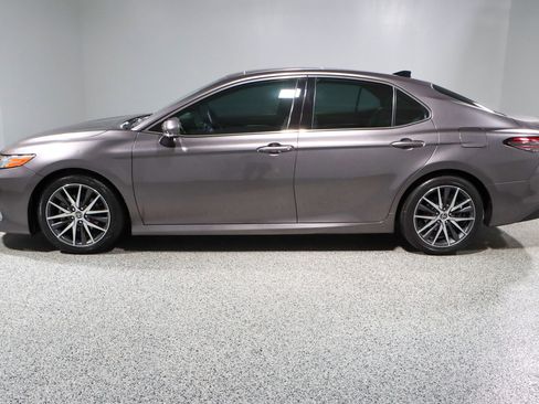 Used 2022 Toyota Camry XLE w/ Navigation Package image 10