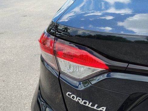 Used 2022 Toyota Corolla LE FWD image 31