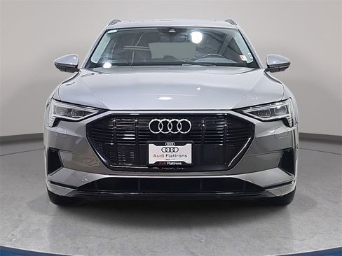 Used 2021 Audi e-tron Premium Plus w/ Premium Plus Package image 3