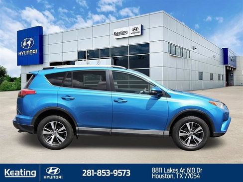 Used 2016 Toyota RAV4 XLE w/ Convenience Package FWD image 4
