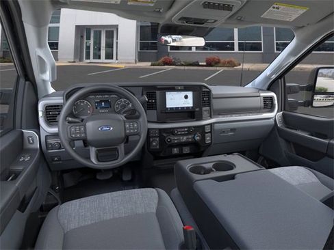 New 2025 Ford F250 XLT image 9