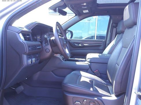 Used 2024 GMC Yukon XL Denali w/ Advanced Technology Package AWD/4WD image 7