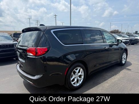 Used 2018 Chrysler Pacifica Touring Plus w/ Tire & Wheel Group FWD image 4