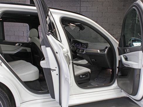 Used 2023 BMW X5 xDrive40i w/ M Sport Package AWD/4WD image 31