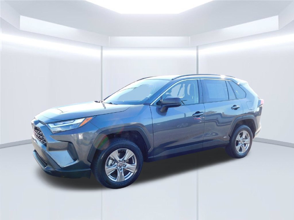 Used 2025 Toyota RAV4 LE AWD/4WD image 7