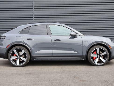 New 2026 Porsche Macan 4S Electric AWD/4WD image 8