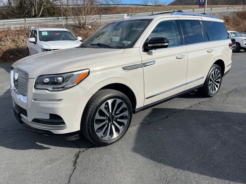 Used 2023 Lincoln Navigator Reserve image 31