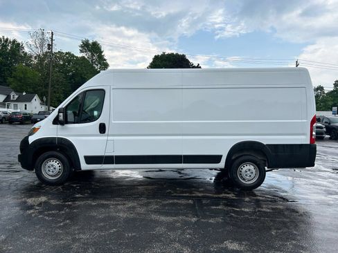 Used 2024 RAM ProMaster 3500 w/ Storage Group FWD image 2