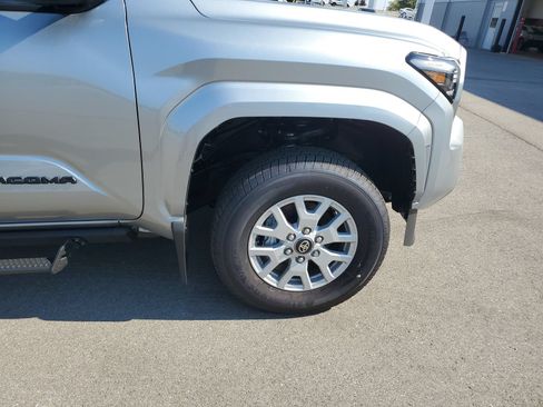 Used 2026 Toyota Tacoma SR5 AWD/4WD image 6