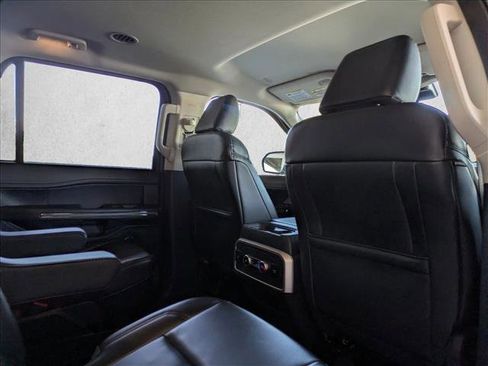 Used 2023 Ford Expedition XLT image 28