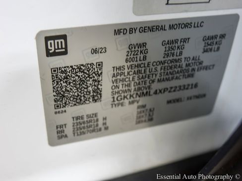 Used 2023 GMC Acadia SLT FWD image 25