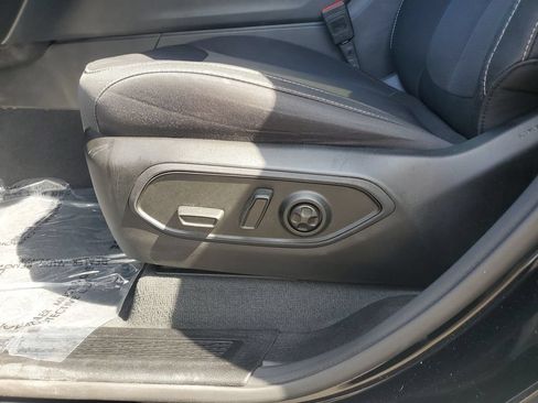 Used 2025 Jeep Grand Cherokee Laredo w/ Luxury Tech Group I RWD image 22