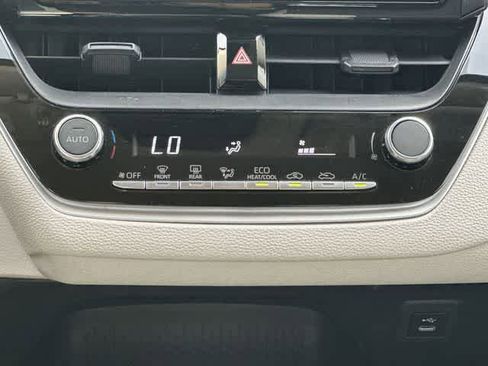 Used 2025 Toyota Corolla LE image 13