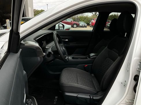 Used 2025 Nissan Kicks SV image 10