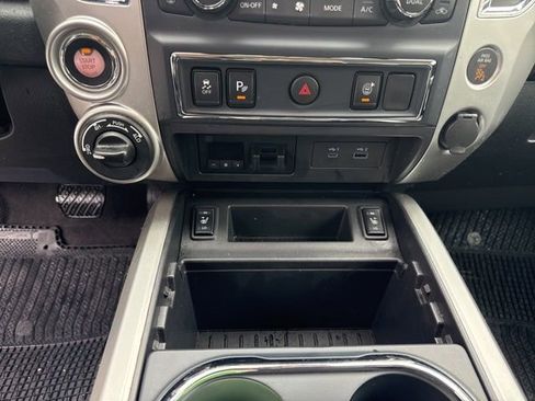 Used 2021 Nissan Titan SV w/ SV Convenience Package image 19