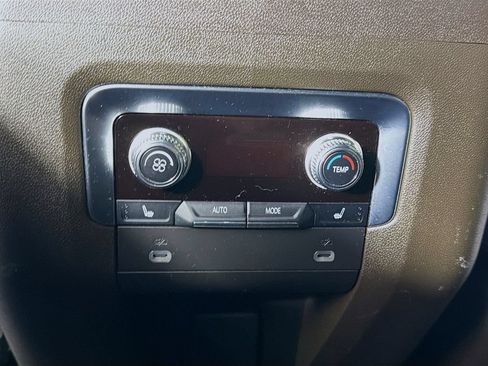 Used 2024 GMC Yukon XL SLT w/ SLT Luxury Package AWD/4WD image 22