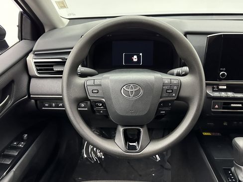 Used 2025 Toyota Camry LE image 24