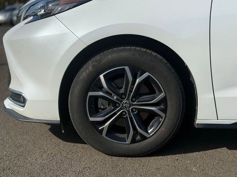 Used 2025 Toyota Sienna Platinum image 9