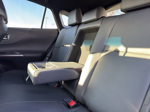 Used 2024 Toyota Venza Nightshade image 11