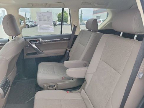 Used 2022 Lexus GX 460 Premium w/ Accessory Package AWD/4WD image 15