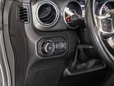 Used 2022 Jeep Wrangler Unlimited Sahara w/ Cold Weather Group image 19