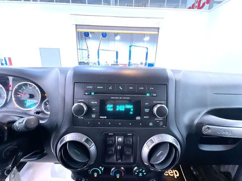 Used 2016 Jeep Wrangler Unlimited Sport w/ Quick Order Package 24S AWD/4WD image 23
