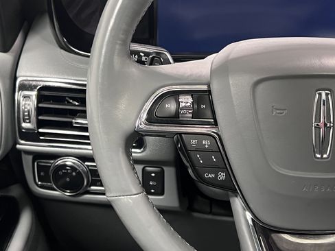 Used 2019 Lincoln Navigator Reserve image 21