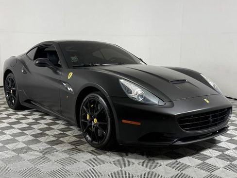 Used 2014 Ferrari California RWD image 11