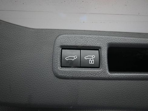 Used 2024 Toyota Venza LE AWD/4WD image 22