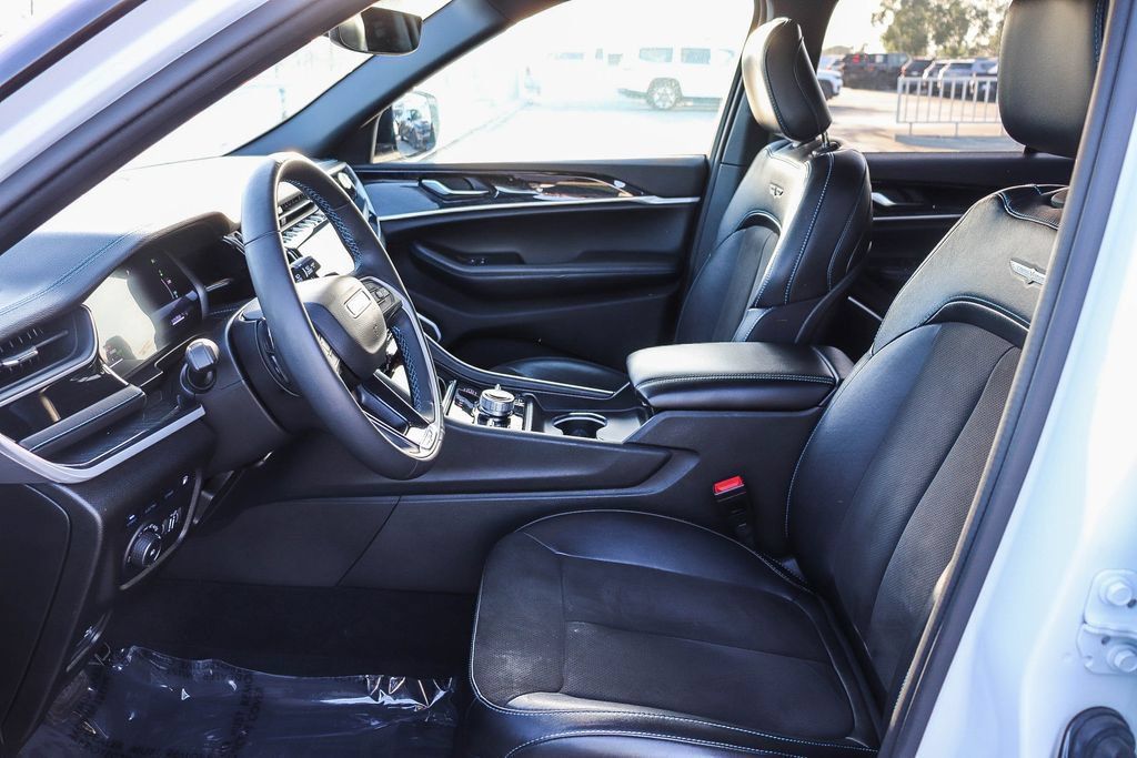 Used 2024 Jeep Grand Cherokee Trailhawk AWD/4WD image 30