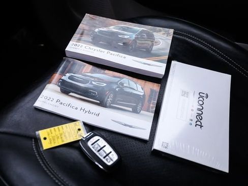 Used 2022 Chrysler Pacifica Touring-L w/ Uconnect Theater Family Group FWD image 75