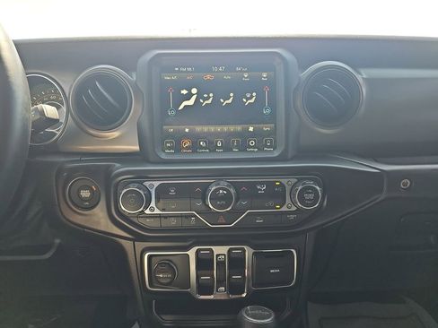 Used 2021 Jeep Gladiator Sport AWD/4WD image 29