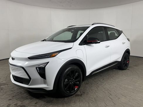 Used 2023 Chevrolet Bolt EUV Premier w/ Sun & Sound Package image 3