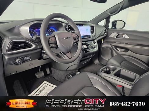 New 2026 Chrysler Pacifica Select w/ S Appearance Package image 11