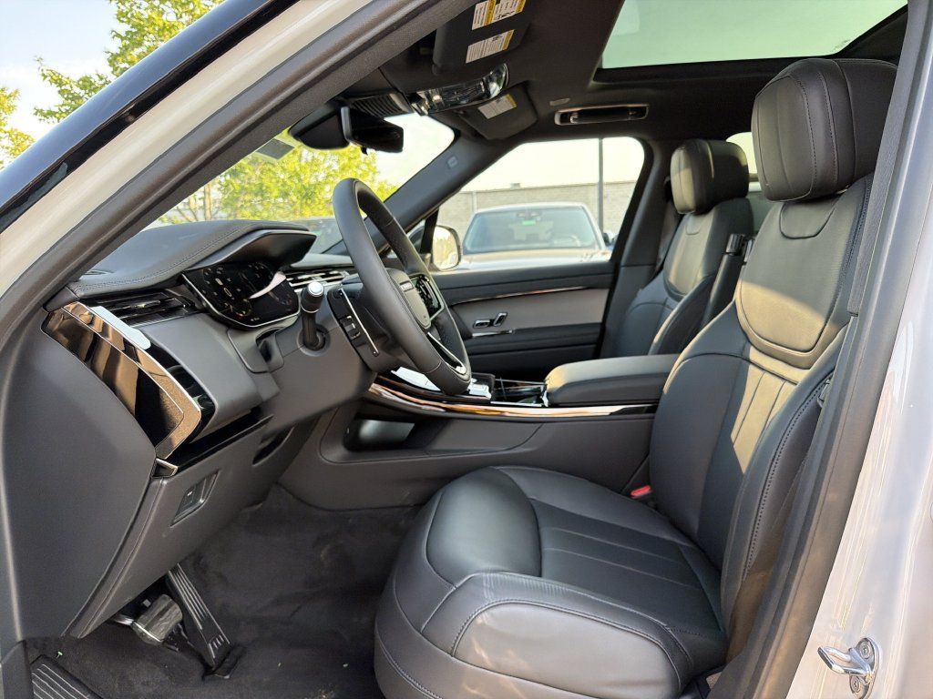 New 2026 Land Rover Range Rover Sport Dynamic SE AWD/4WD image 3